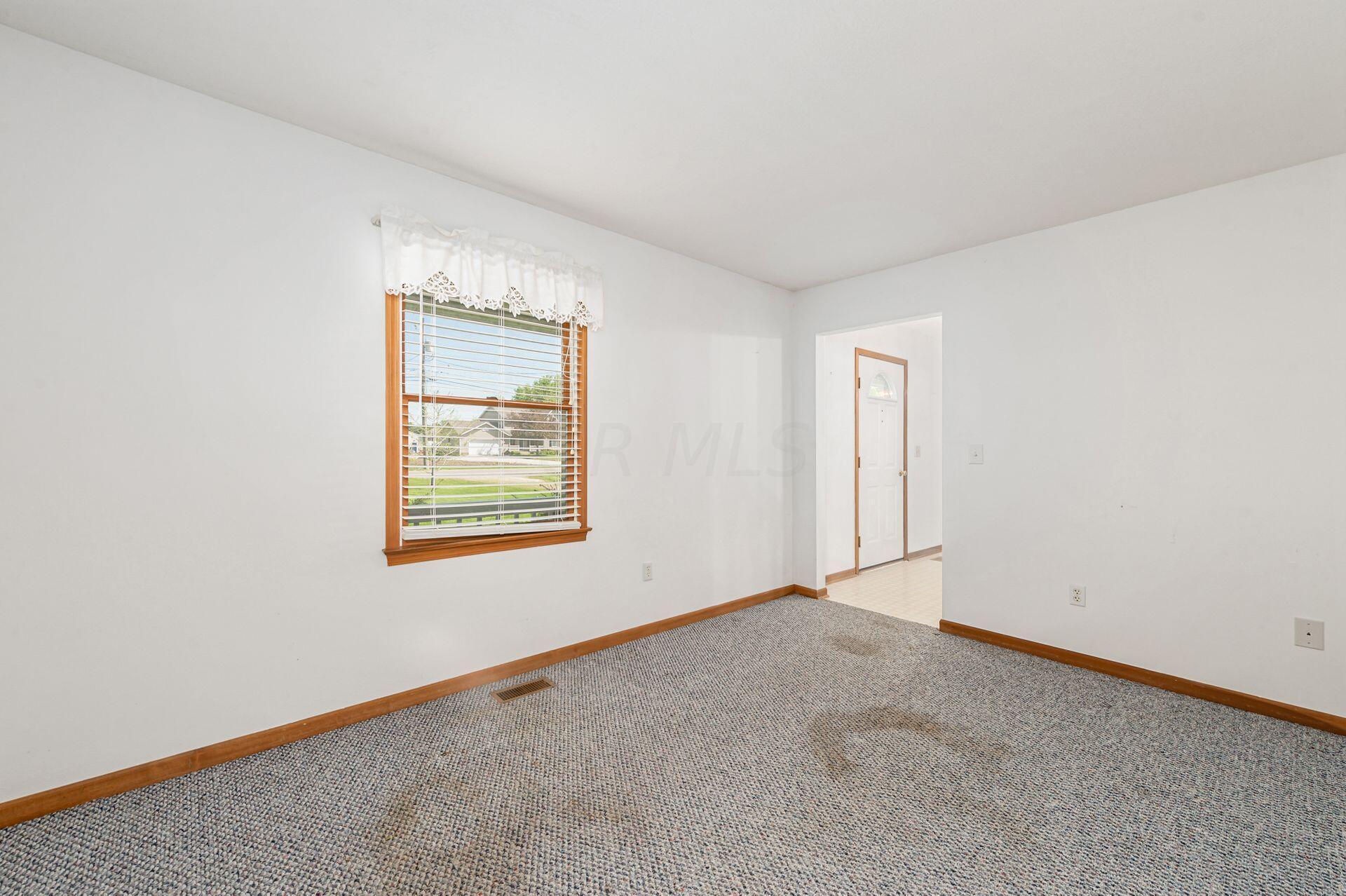 5789 Blacks Road Southwest Pataskala, OH 43062 - Photo 8 of 60 Living Room/Office