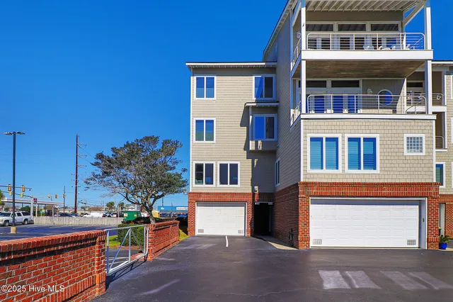 $675,000 | 104 South 3rd Street, Unit J1 & SLIP #55 ATLANTIC HA, Morehead City, NC 28557