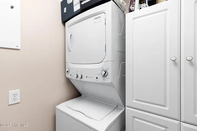 $675,000 | 104 South 3rd Street, Unit J1 & SLIP #55 ATLANTIC HA, Morehead City, NC 28557