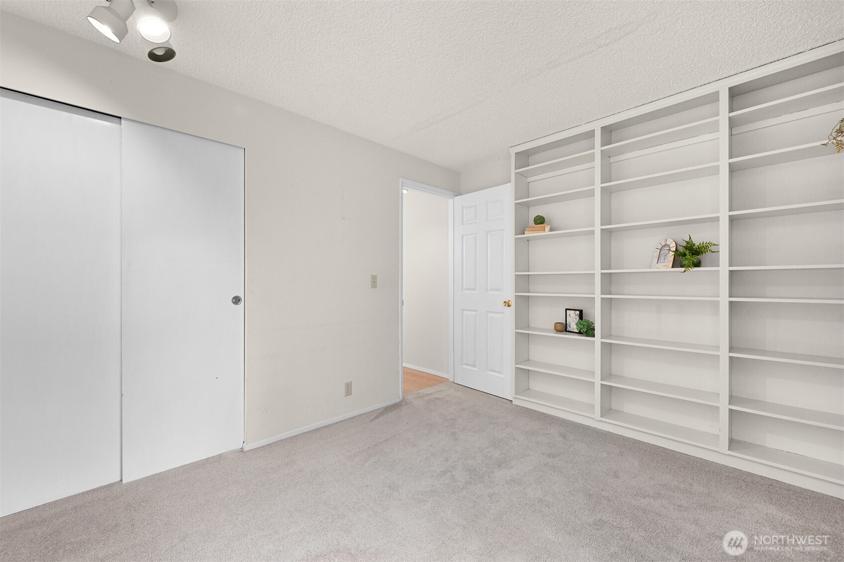 214 Bayside Road Bellingham, WA 98225 - Photo 21 of 40