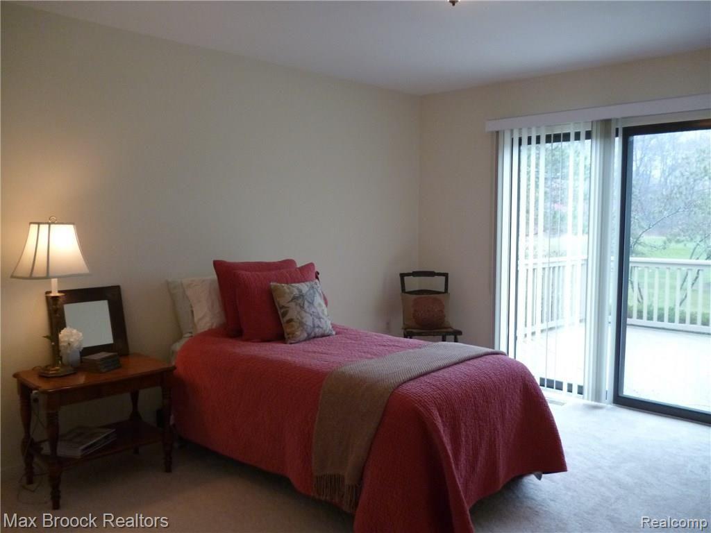 698 Charing Court Rochester Hills, MI 48307 - Photo 19 of 28