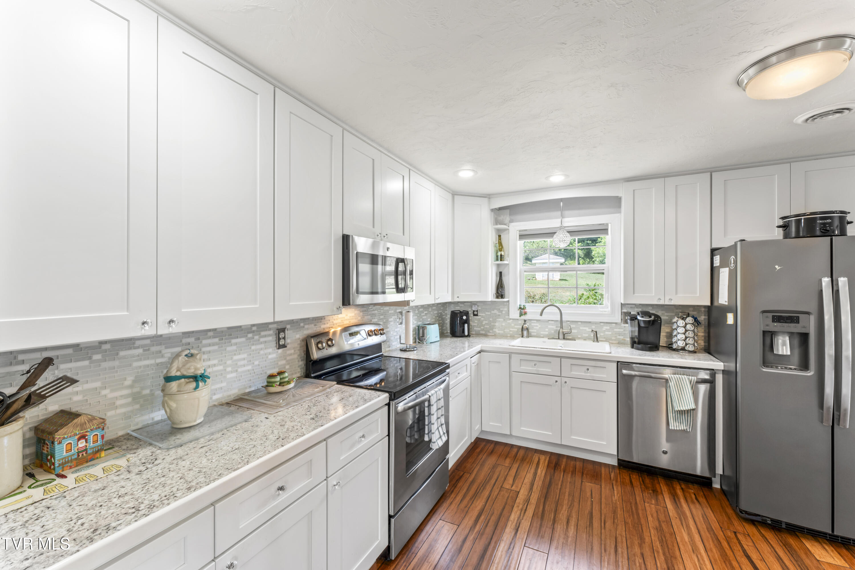 554 Briggs Road Dandridge, TN 37725 - Photo 15 of 43 photos_high_resolution_DSC00640