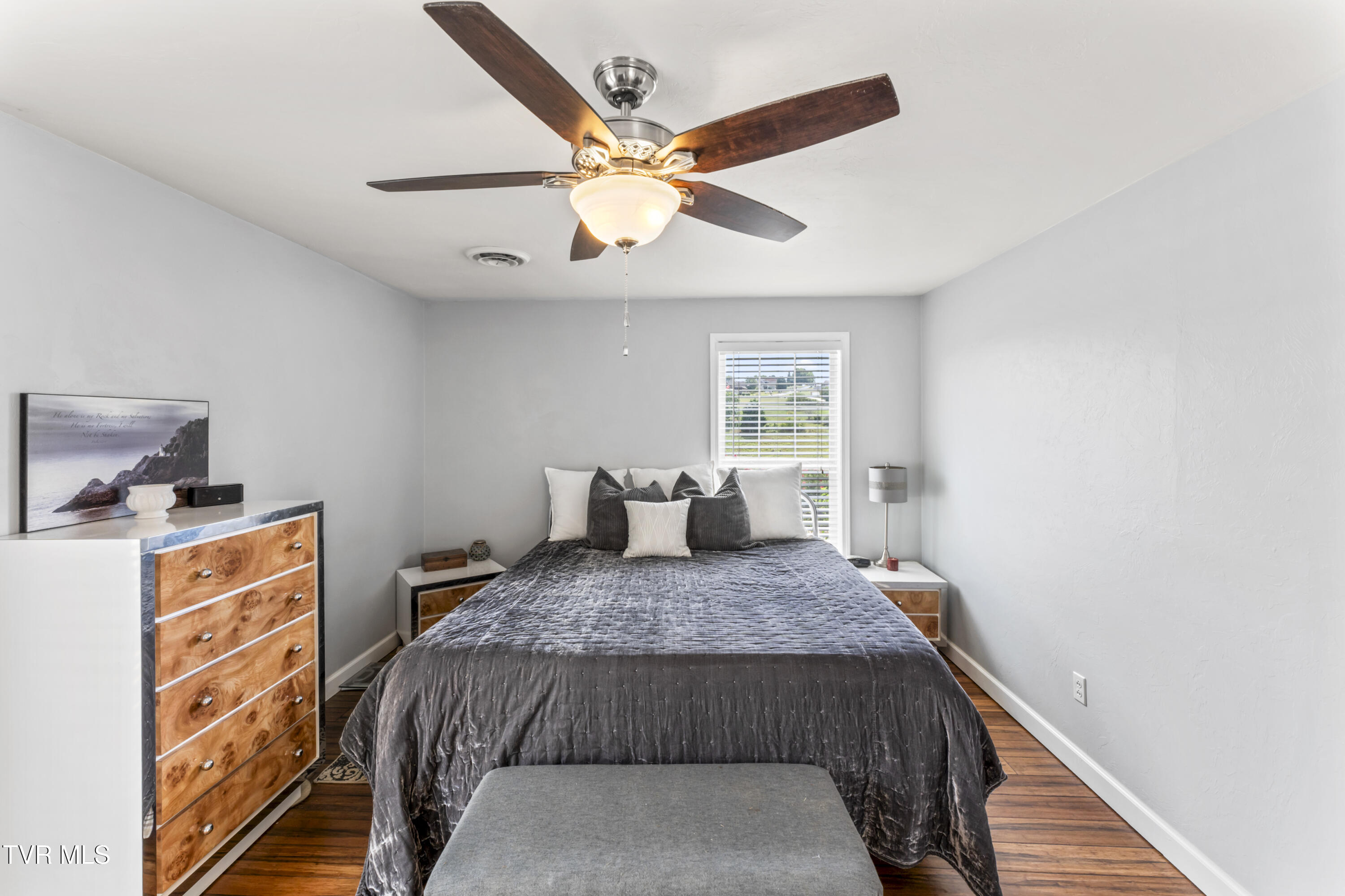 554 Briggs Road Dandridge, TN 37725 - Photo 19 of 43 photos_high_resolution_DSC00600