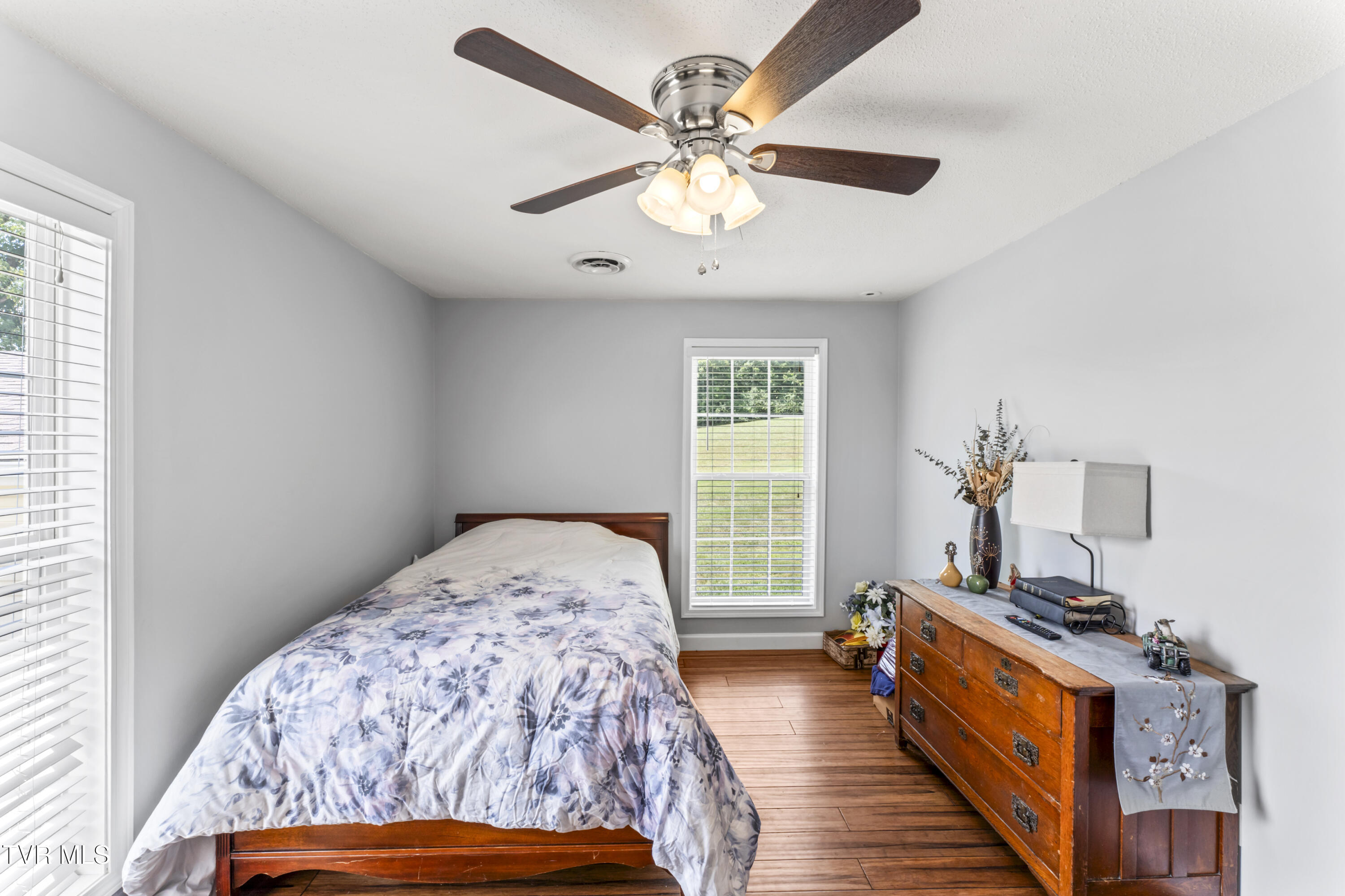 554 Briggs Road Dandridge, TN 37725 - Photo 25 of 43 photos_high_resolution_DSC00670