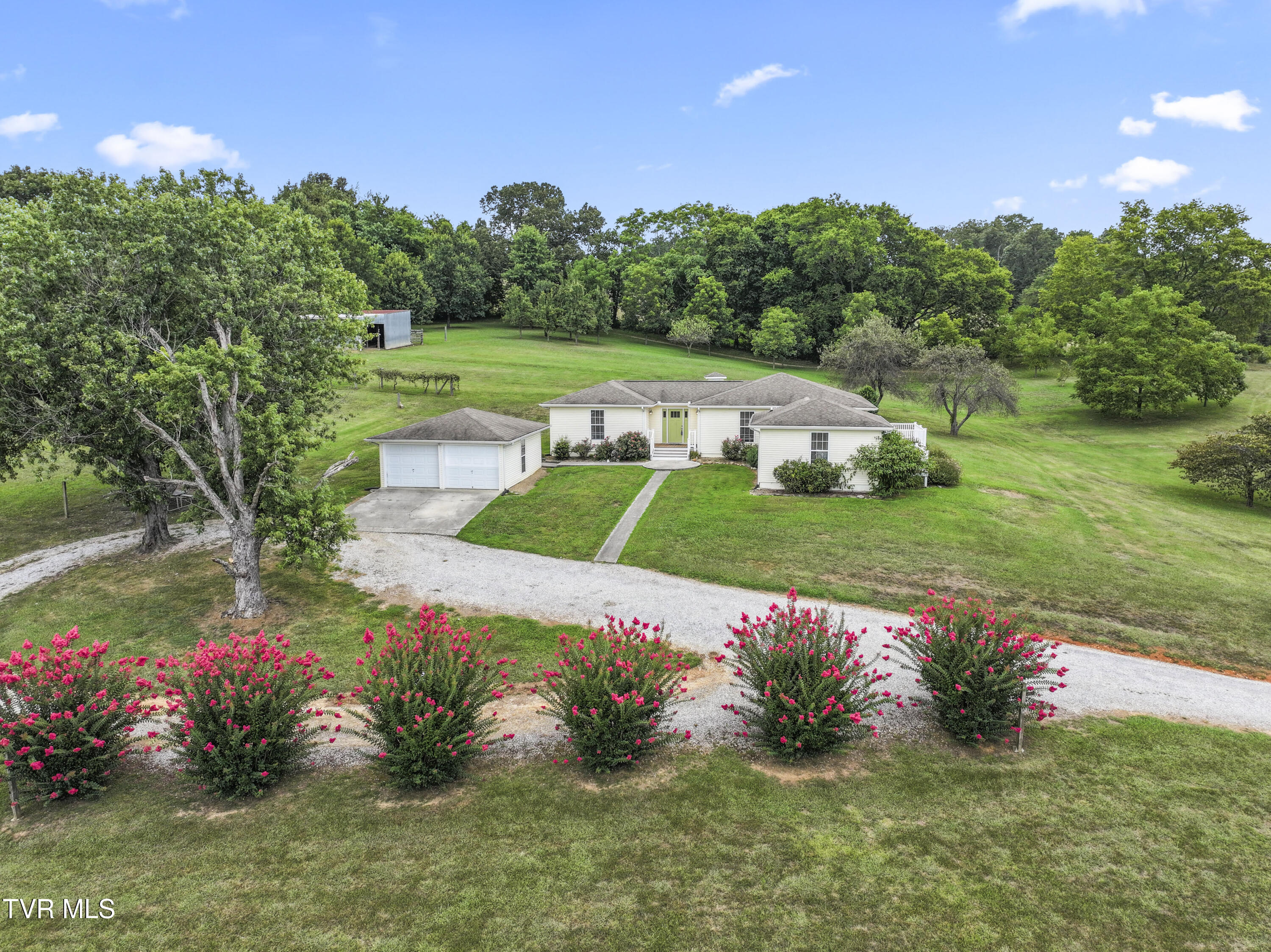 554 Briggs Road Dandridge, TN 37725 - Photo 26 of 43 photos_high_resolution_DJI_2025080109301