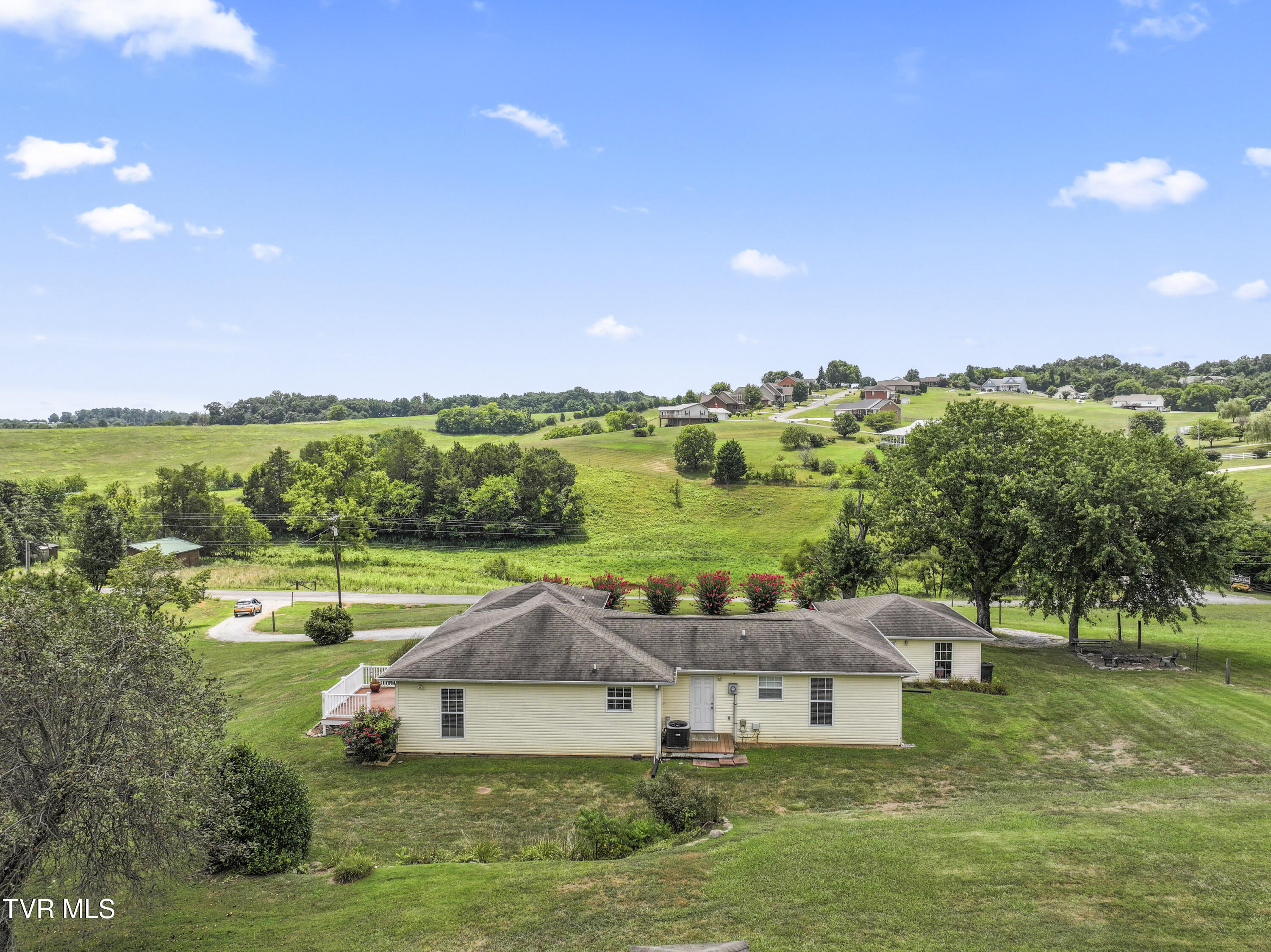 554 Briggs Road Dandridge, TN 37725 - Photo 27 of 43 photos_high_resolution_DJI_2025080109063
