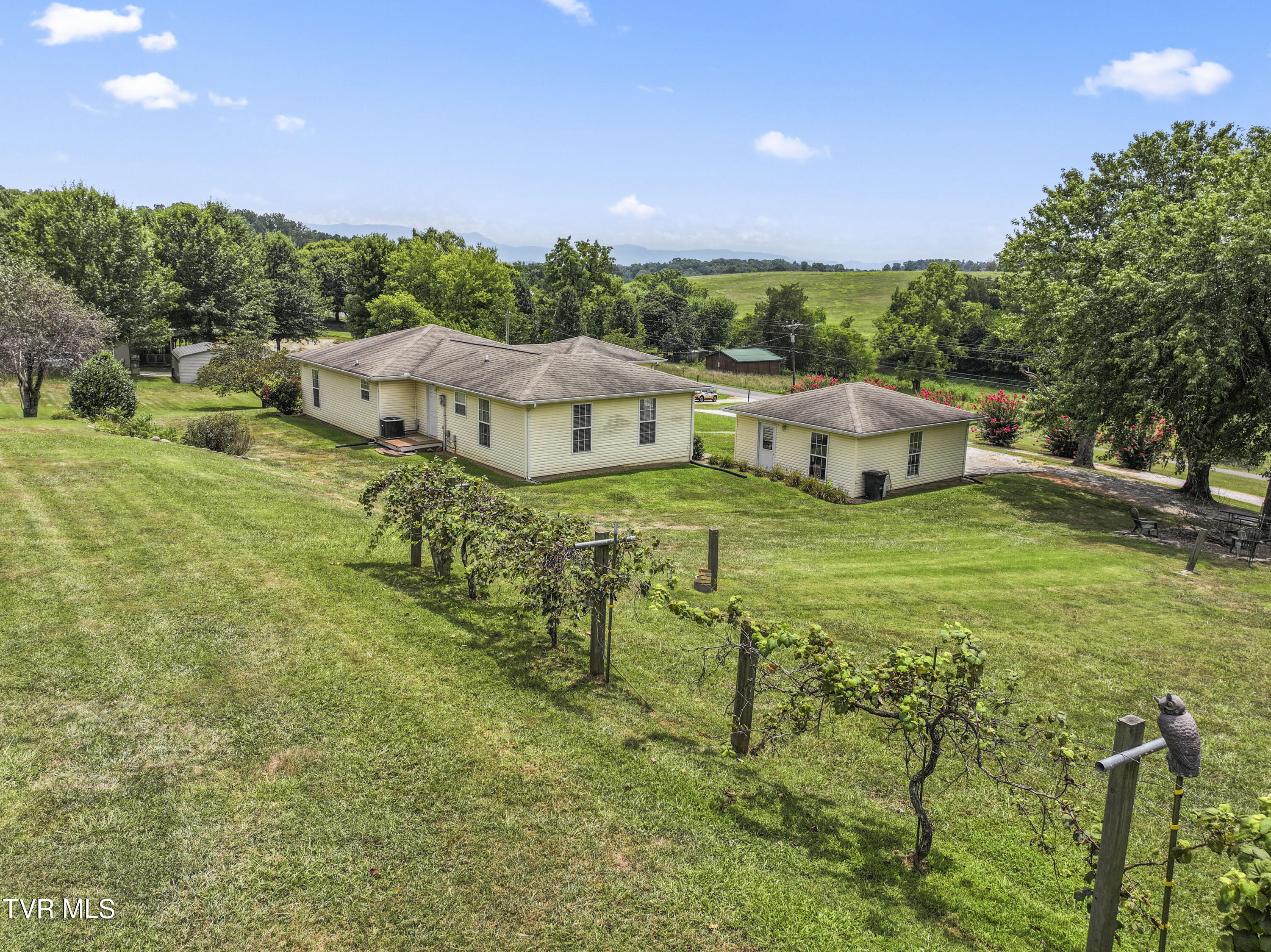 554 Briggs Road Dandridge, TN 37725 - Photo 29 of 43 photos_high_resolution_DJI_2025080109100