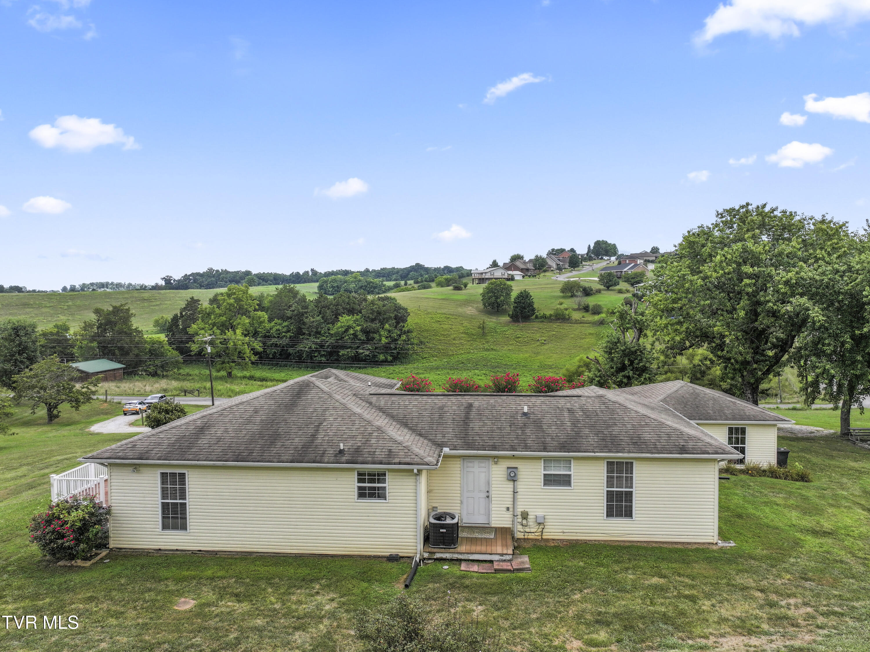 554 Briggs Road Dandridge, TN 37725 - Photo 34 of 43 photos_high_resolution_DJI_2025080109345