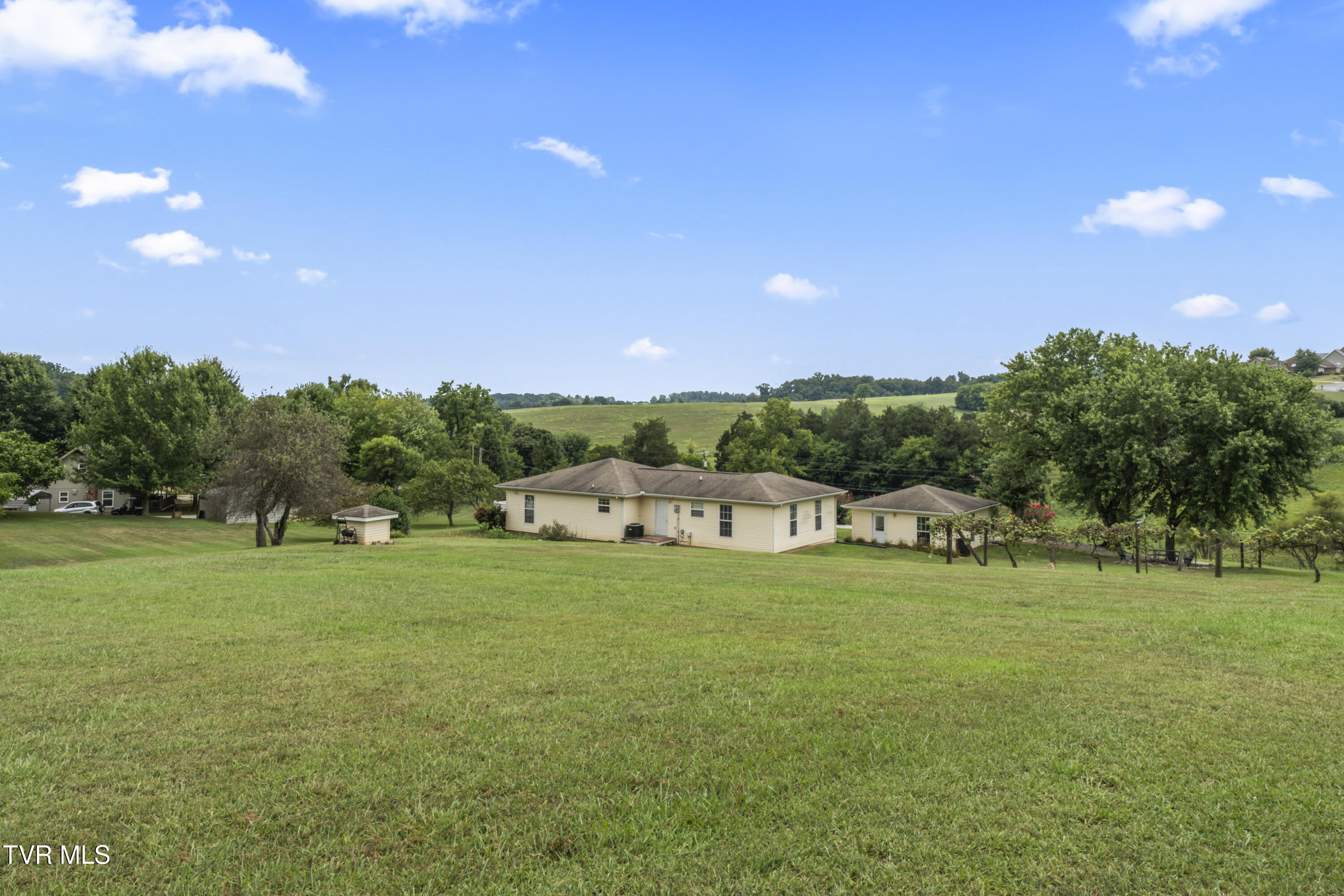 554 Briggs Road Dandridge, TN 37725 - Photo 35 of 43 photos_high_resolution_DSC00535