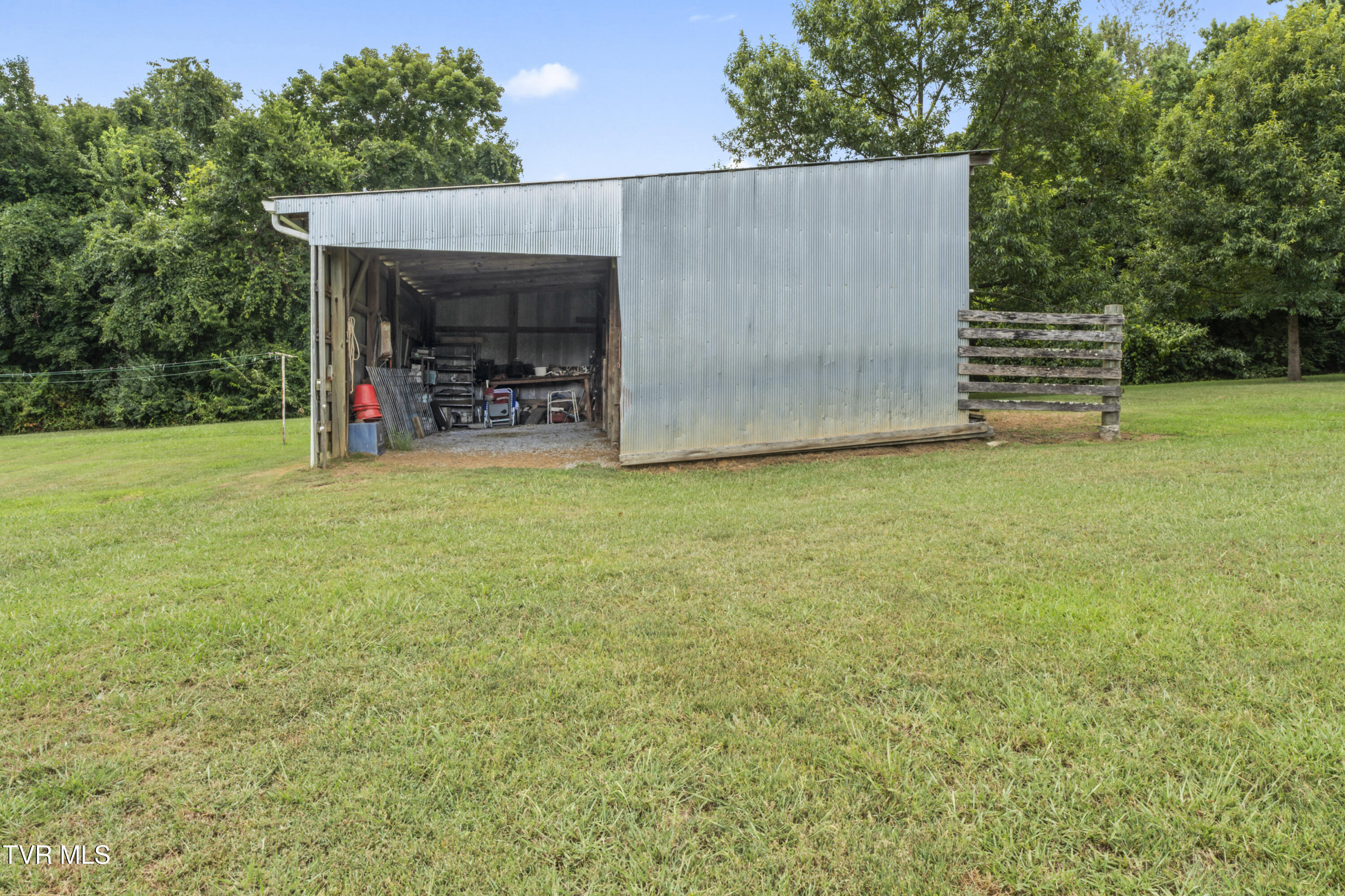 554 Briggs Road Dandridge, TN 37725 - Photo 38 of 43 photos_high_resolution_DSC00520