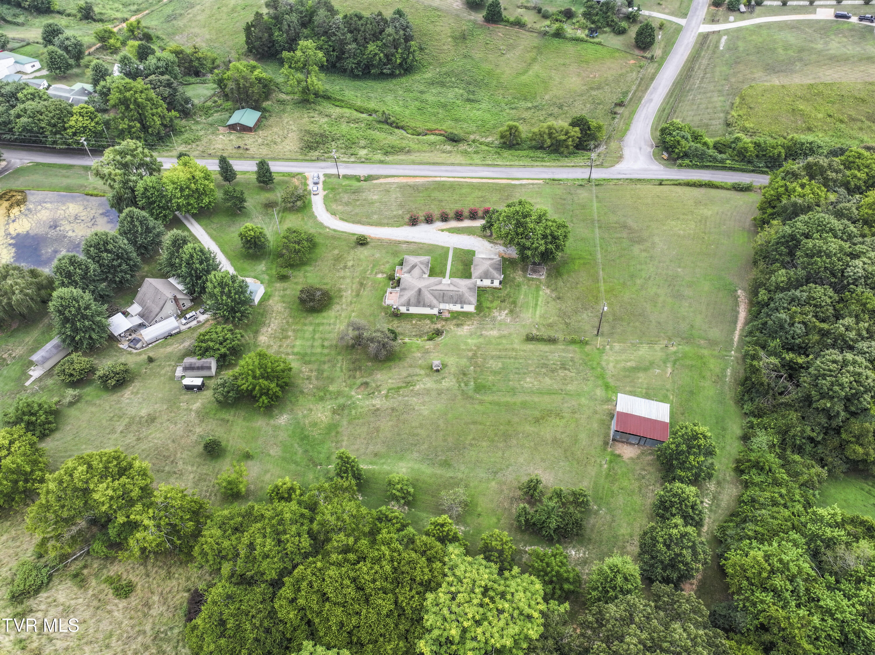 554 Briggs Road Dandridge, TN 37725 - Photo 42 of 43 photos_high_resolution_DJI_2025080109361