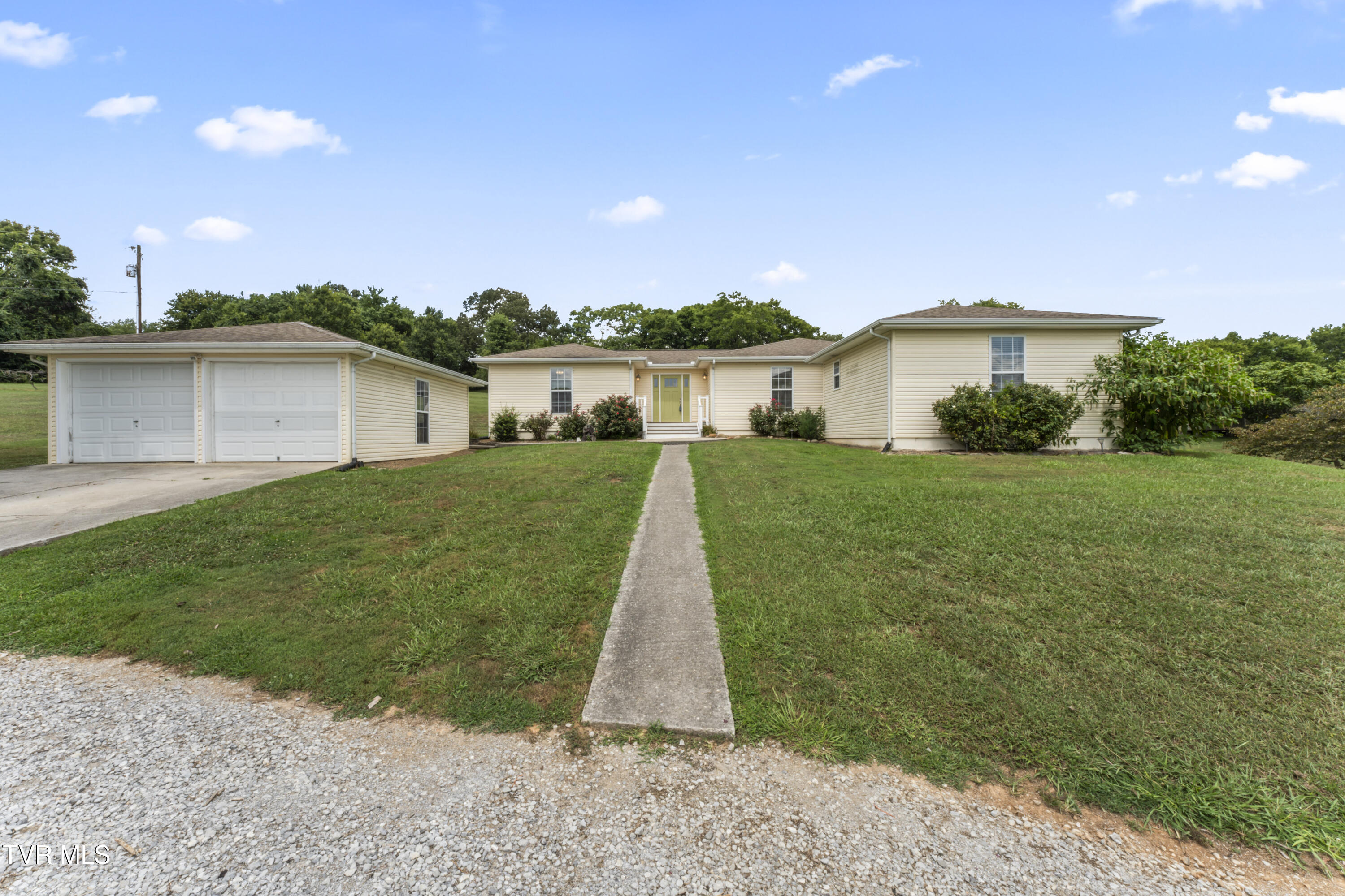 554 Briggs Road Dandridge, TN 37725 - Photo 6 of 43 photos_high_resolution_DSC00560