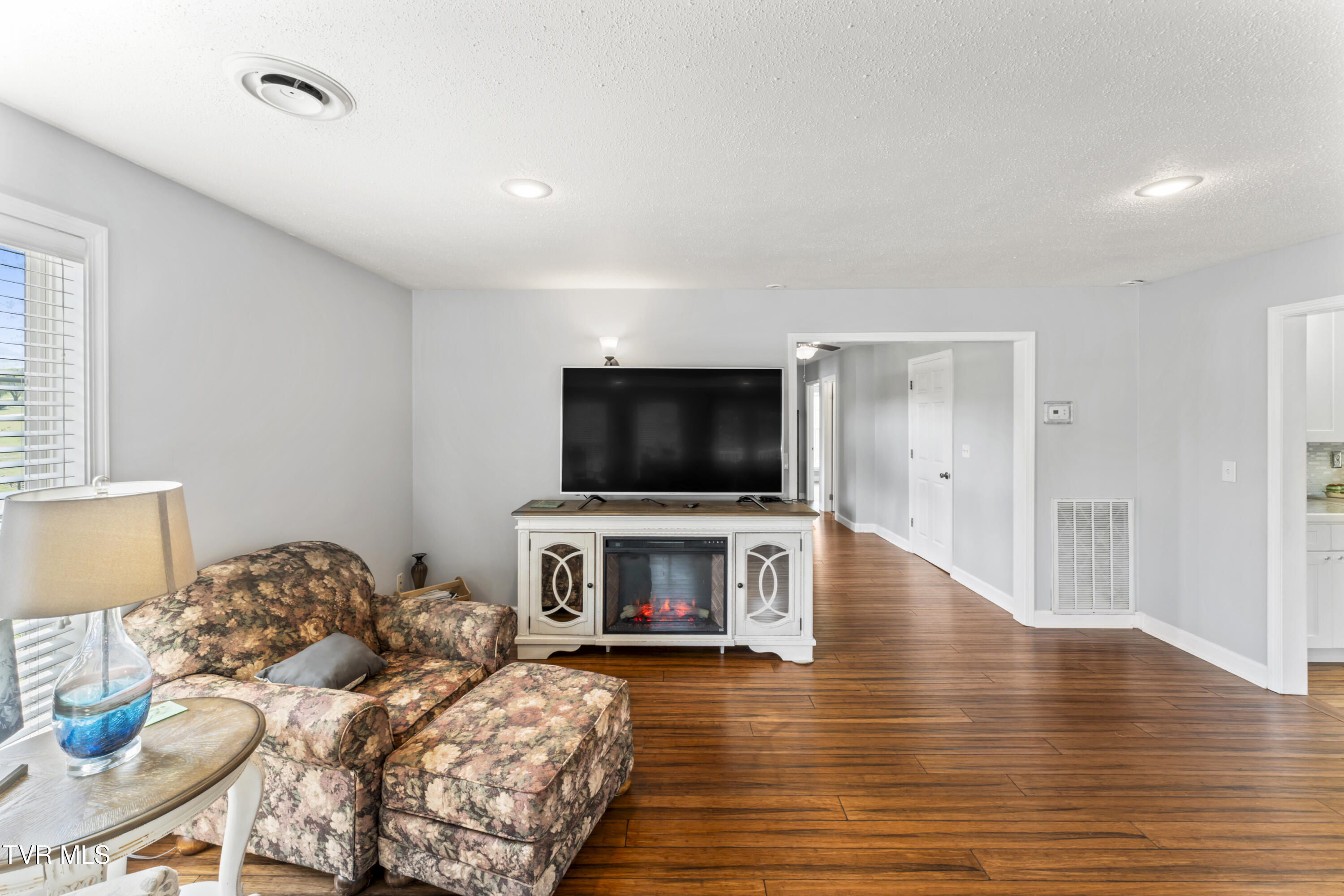 554 Briggs Road Dandridge, TN 37725 - Photo 8 of 43 photos_high_resolution_DSC00580