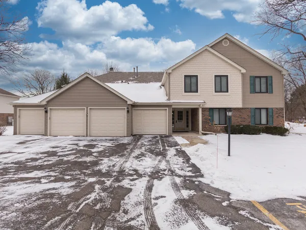 $280,000 | 27W705 Grasmere Drive, Unit 1702, Winfield, IL 60190