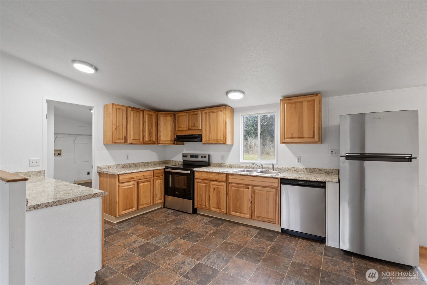 19112 Loganberry Street Southwest Rochester, WA 98579 - Photo 5 of 24 Gallery Image 5