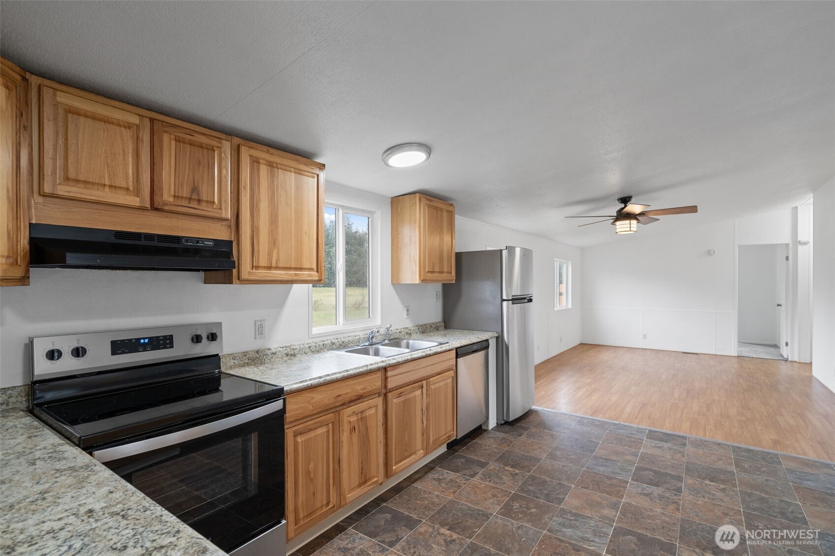 19112 Loganberry Street Southwest Rochester, WA 98579 - Photo 6 of 24 Gallery Image 6