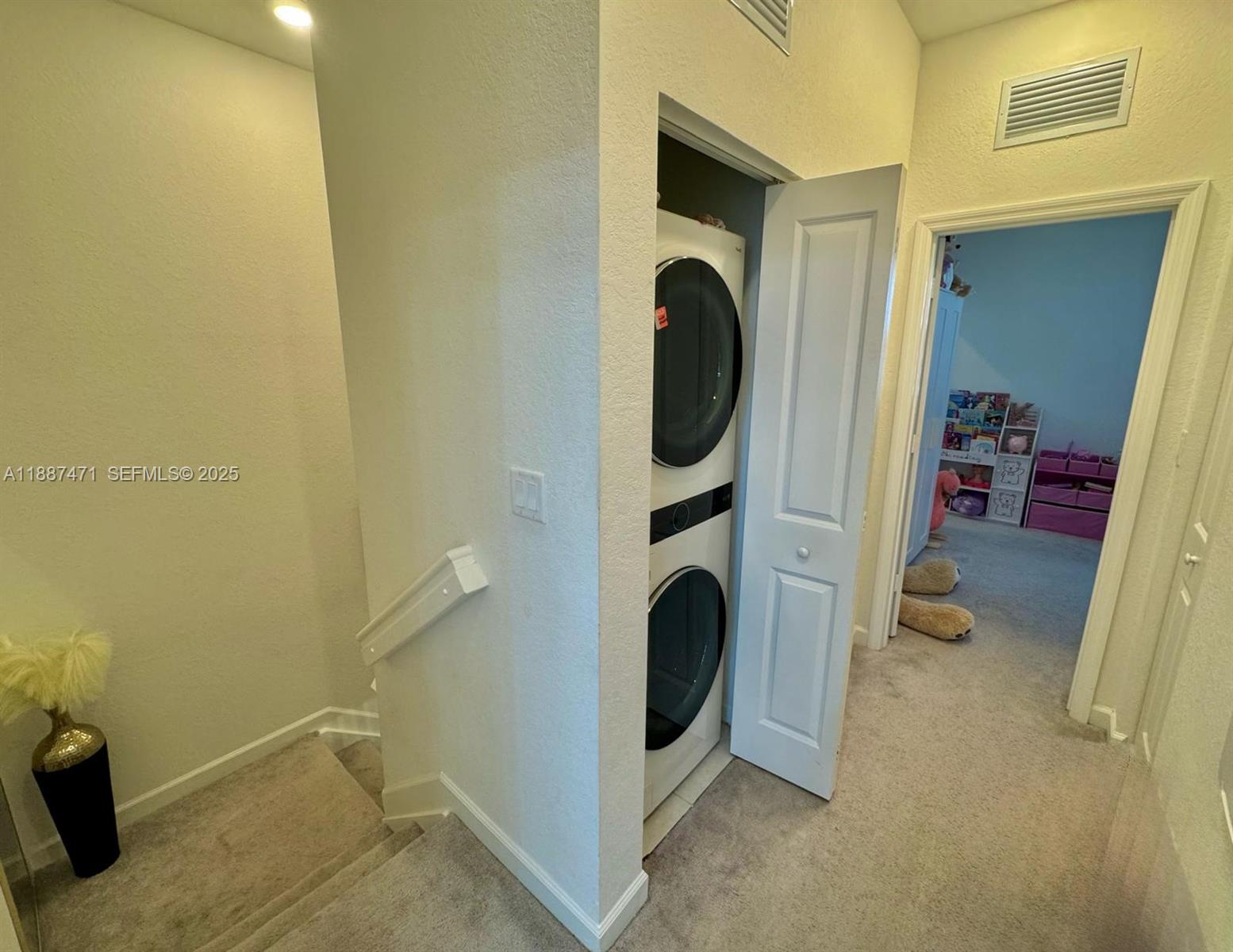 23541 Southwest 127th Place Homestead, FL 33032 - Photo 2 of 13 a utility room with dryer and washer