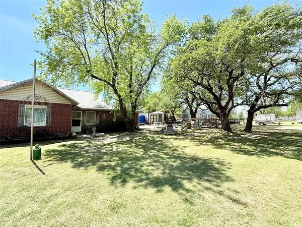$189,900 | 112 East Hoard Street, Hamilton, TX 76531