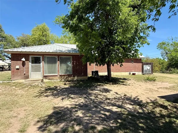 $189,900 | 112 East Hoard Street, Hamilton, TX 76531