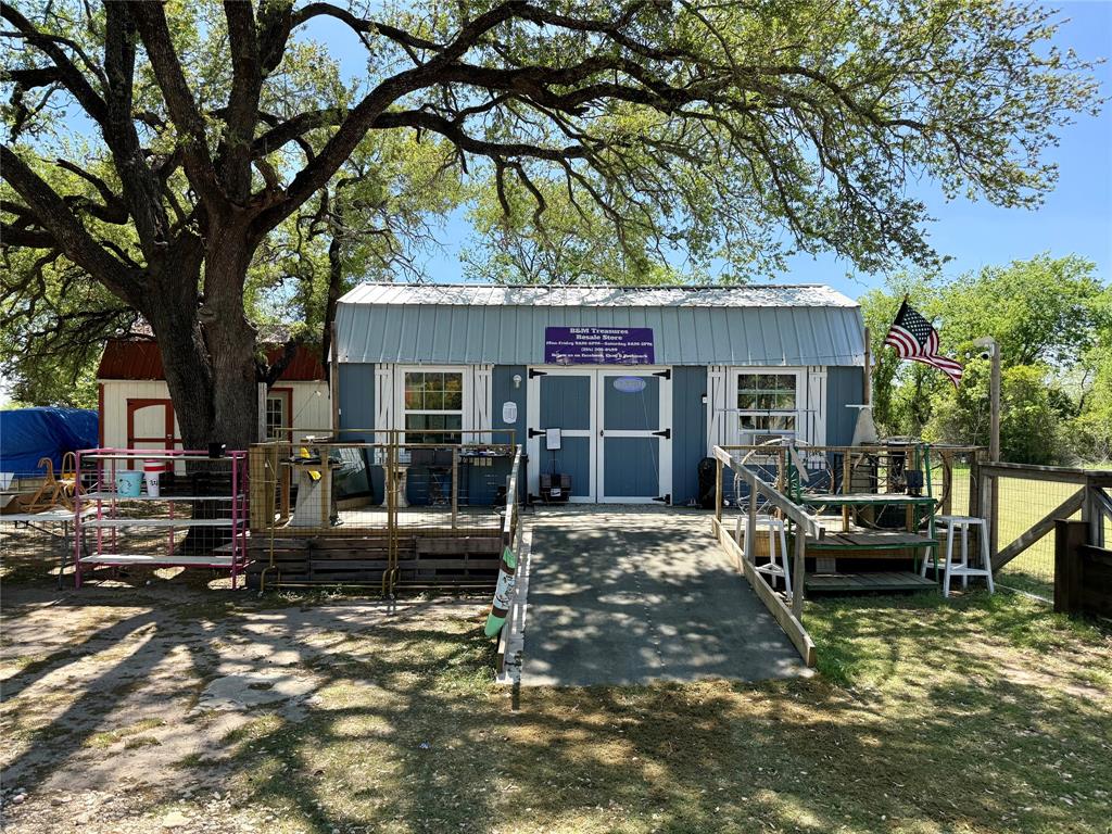112 East Hoard Street Hamilton, TX 76531 - Photo 19 of 26 a view of a house with backyard