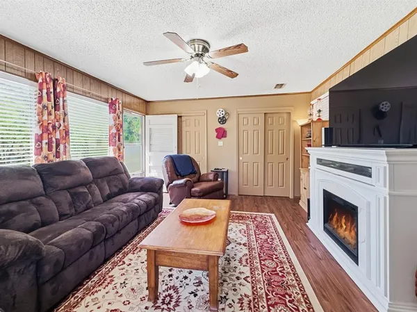 $189,900 | 112 East Hoard Street, Hamilton, TX 76531