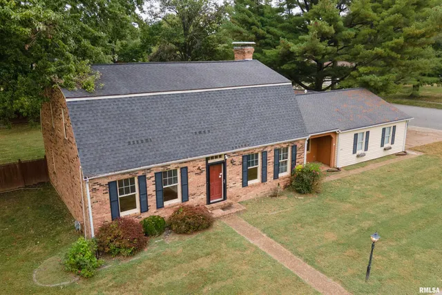 $269,900 | 3000 West Kent Drive, Carbondale, IL 62901