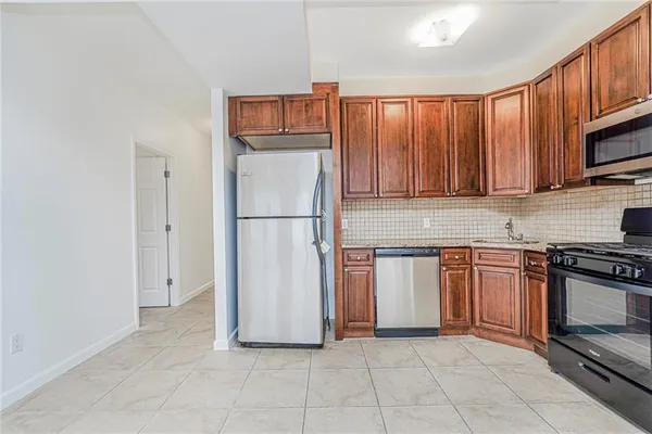 $959,000 | 8403 19th Avenue, Unit 3A | Van Pelt Manor