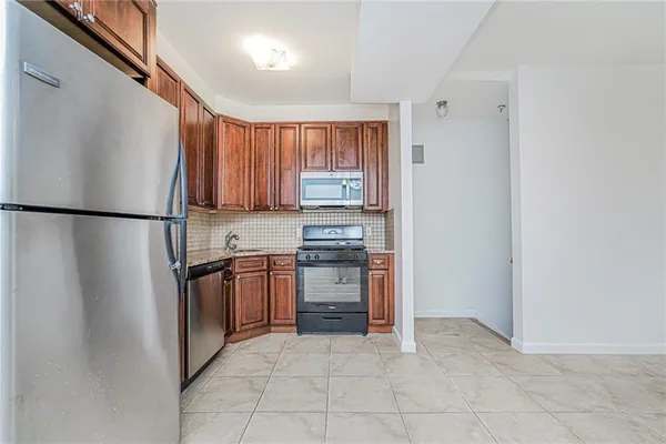 $959,000 | 8403 19th Avenue, Unit 3A | Van Pelt Manor