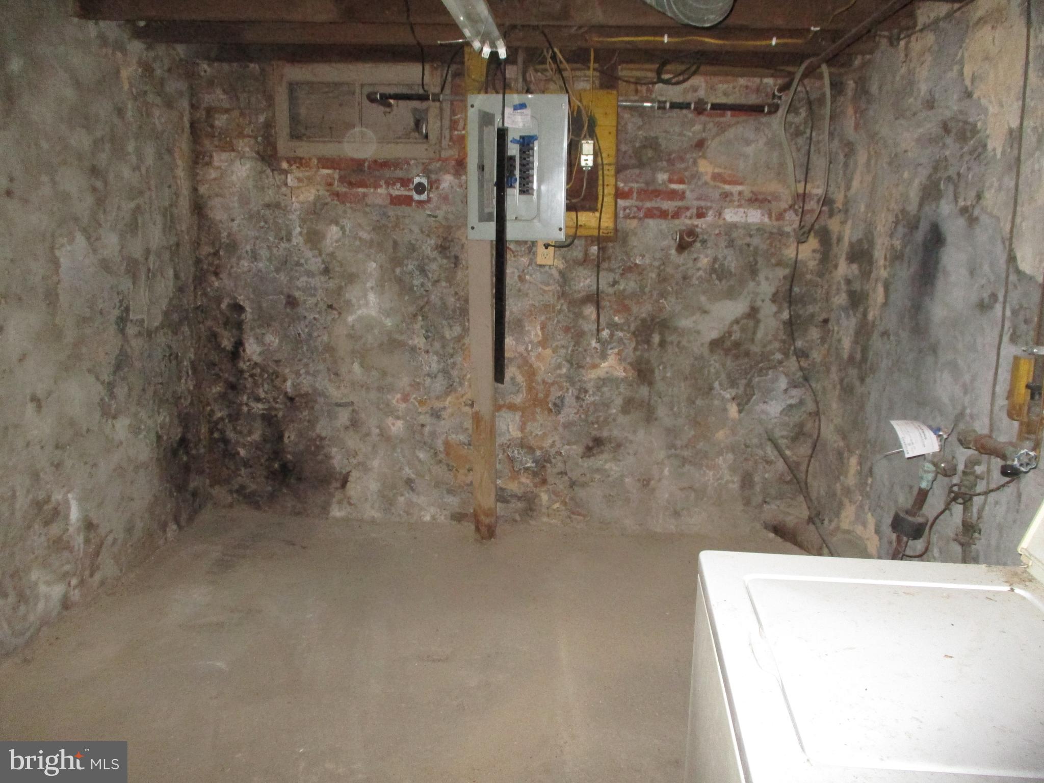 425 North 2nd Street Reading, PA 19601 - Photo 13 of 16 a bathroom with a shower