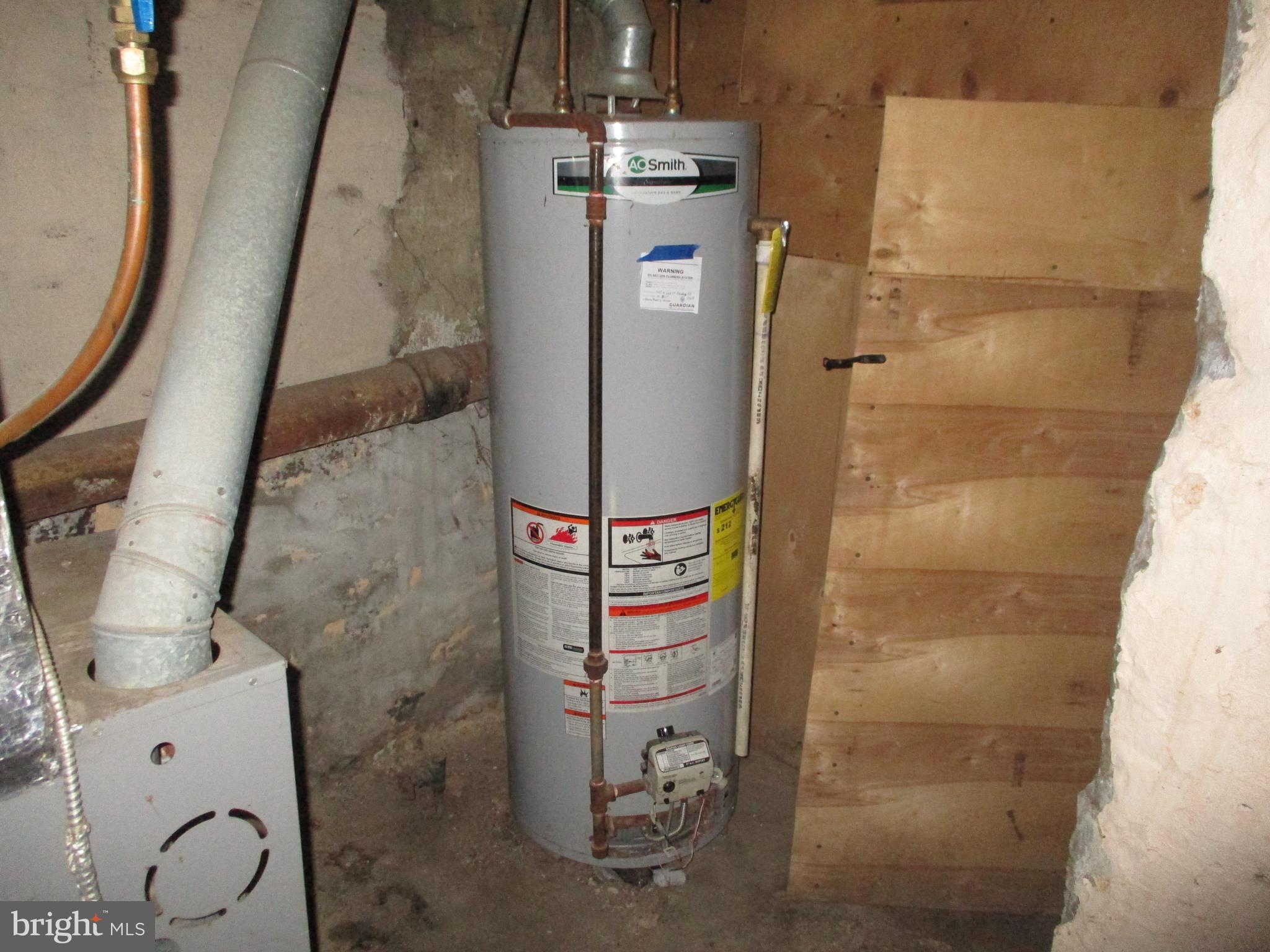 425 North 2nd Street Reading, PA 19601 - Photo 14 of 16 a bathroom with a shower