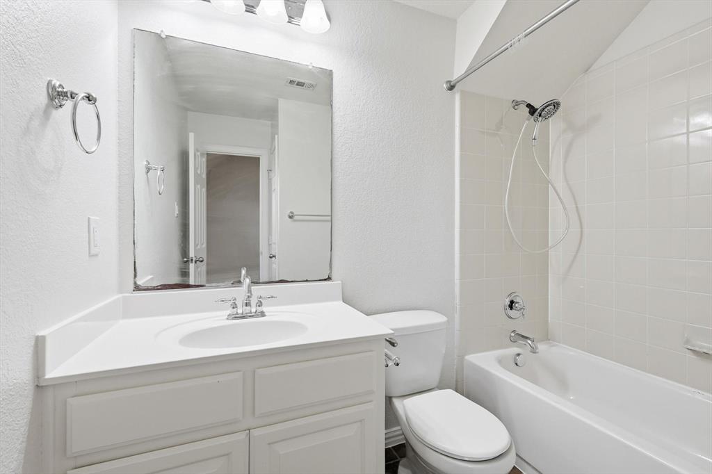 9728 Sam Bass Trail Fort Worth, TX 76244 - Photo 23 of 34 Ensuite bathroom to bedroom 3 upstairs