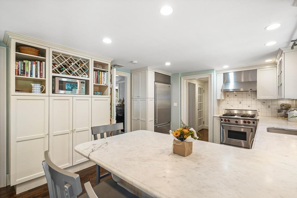 689 Boston Post Road Weston, MA 02493 - Photo 6 of 29