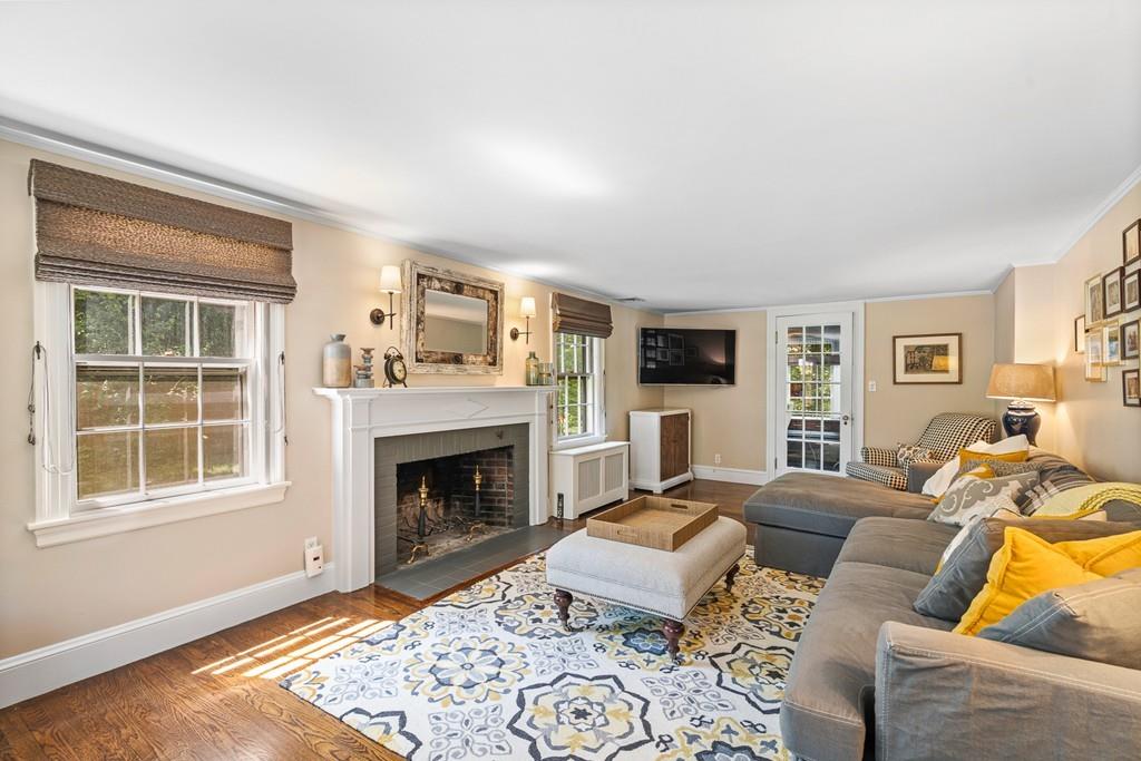 689 Boston Post Road Weston, MA 02493 - Photo 8 of 29