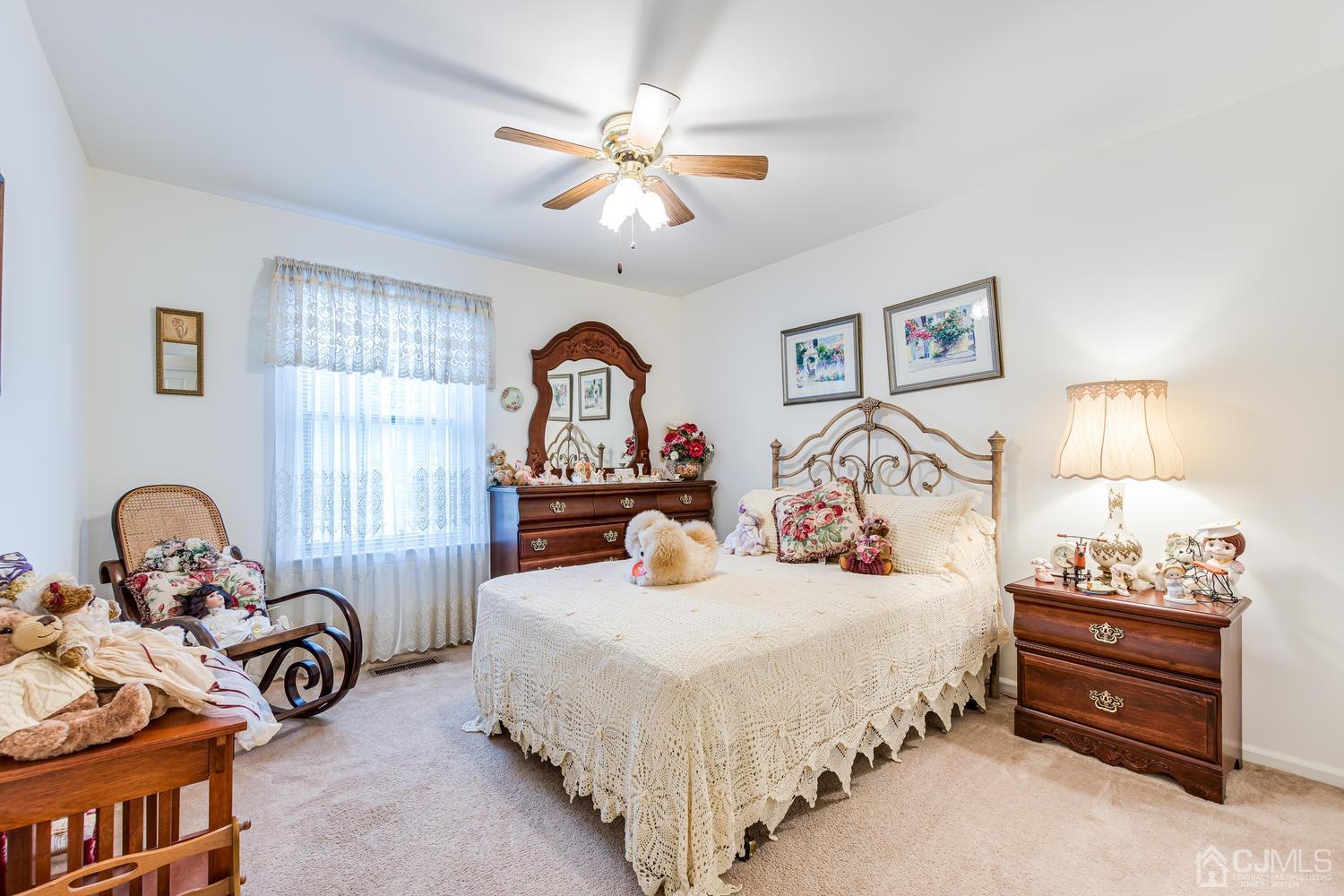 4303 Springbrook Drive Edison, NJ 08820 - Photo 28 of 40 a bedroom with bed and window