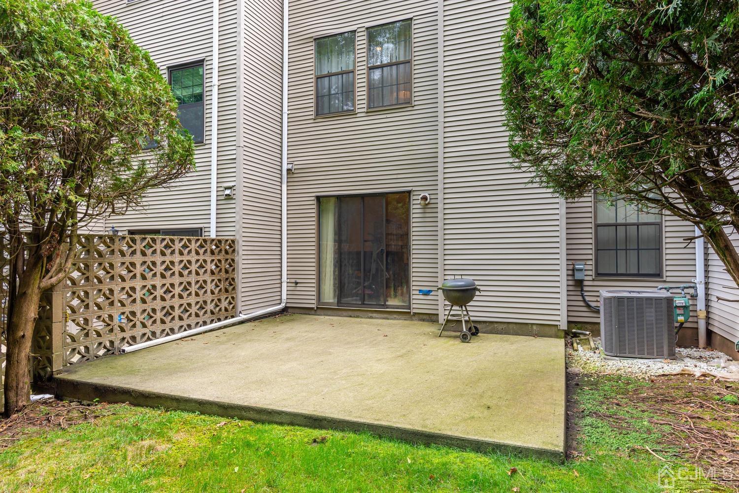 4303 Springbrook Drive Edison, NJ 08820 - Photo 38 of 40 a house with swimming pool in front of it