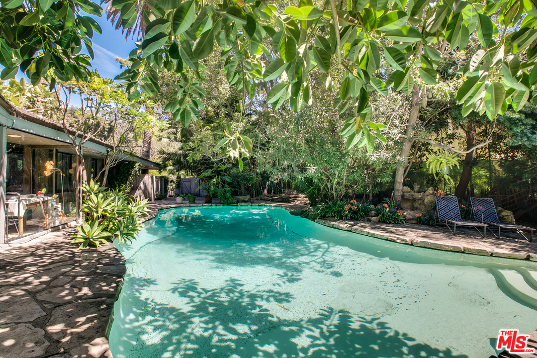 10606 Chalon Road Los Angeles, CA 90077 - Photo 3 of 34