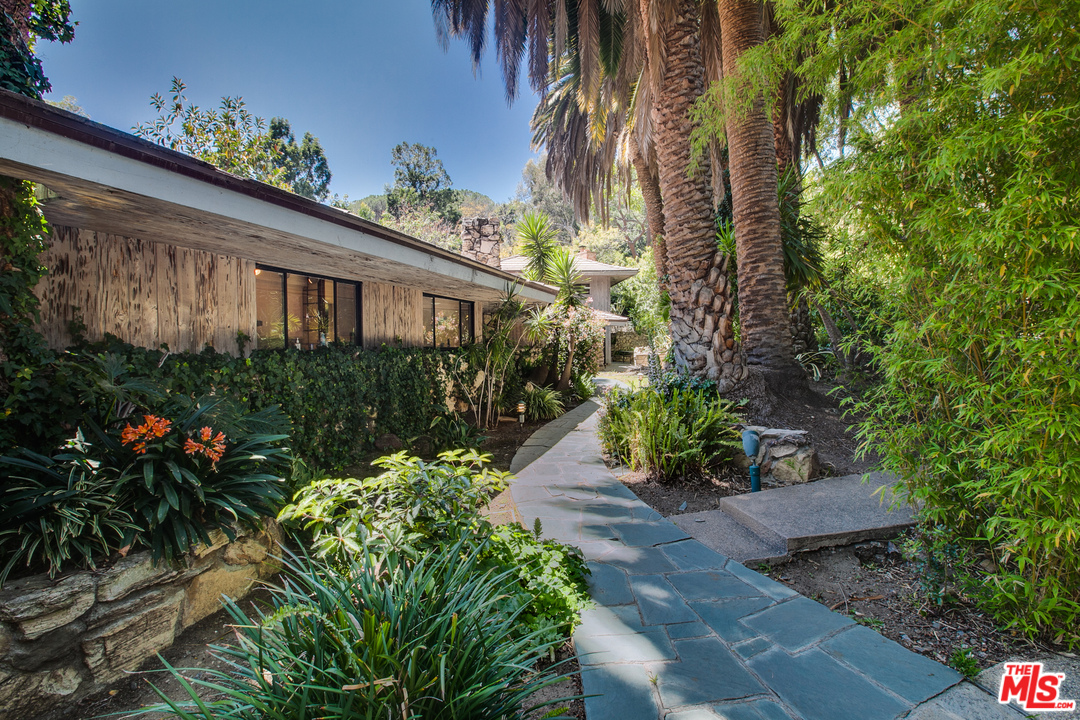 10606 Chalon Road Los Angeles, CA 90077 - Photo 21 of 34
