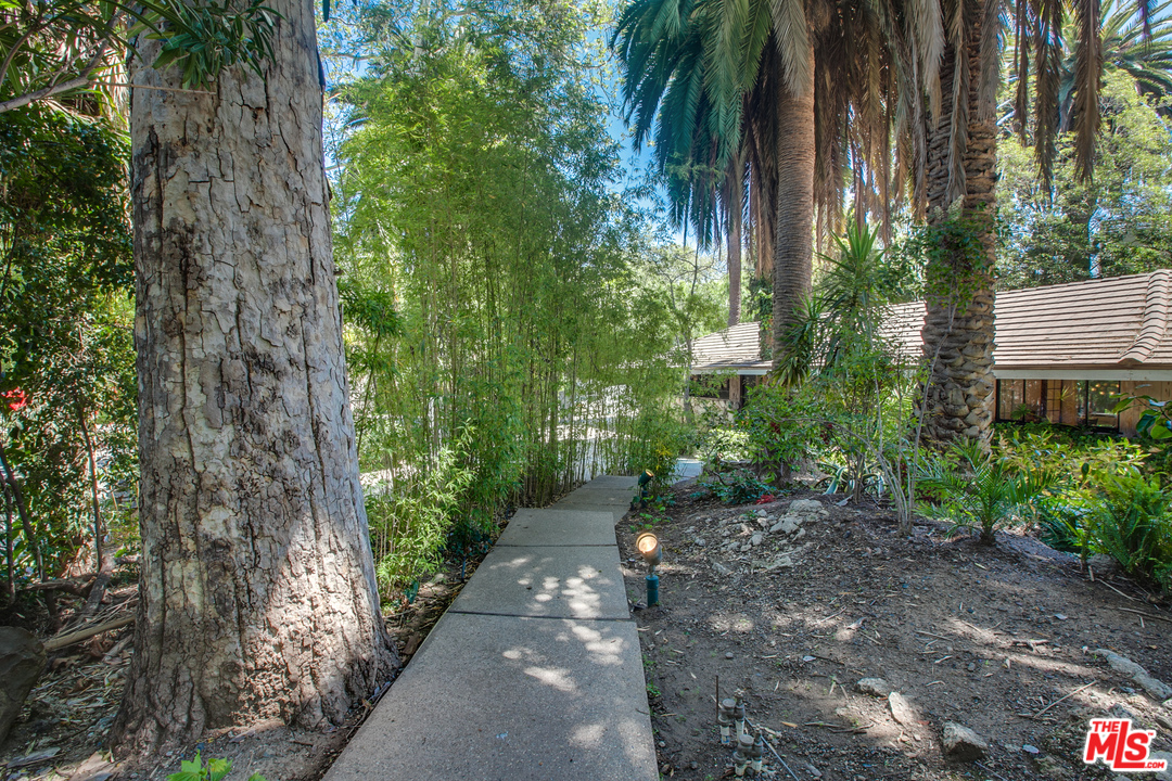 10606 Chalon Road Los Angeles, CA 90077 - Photo 25 of 34