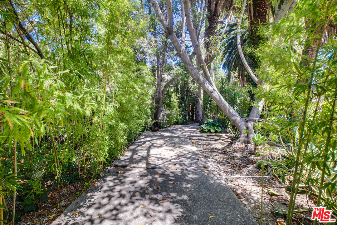 10606 Chalon Road Los Angeles, CA 90077 - Photo 27 of 34