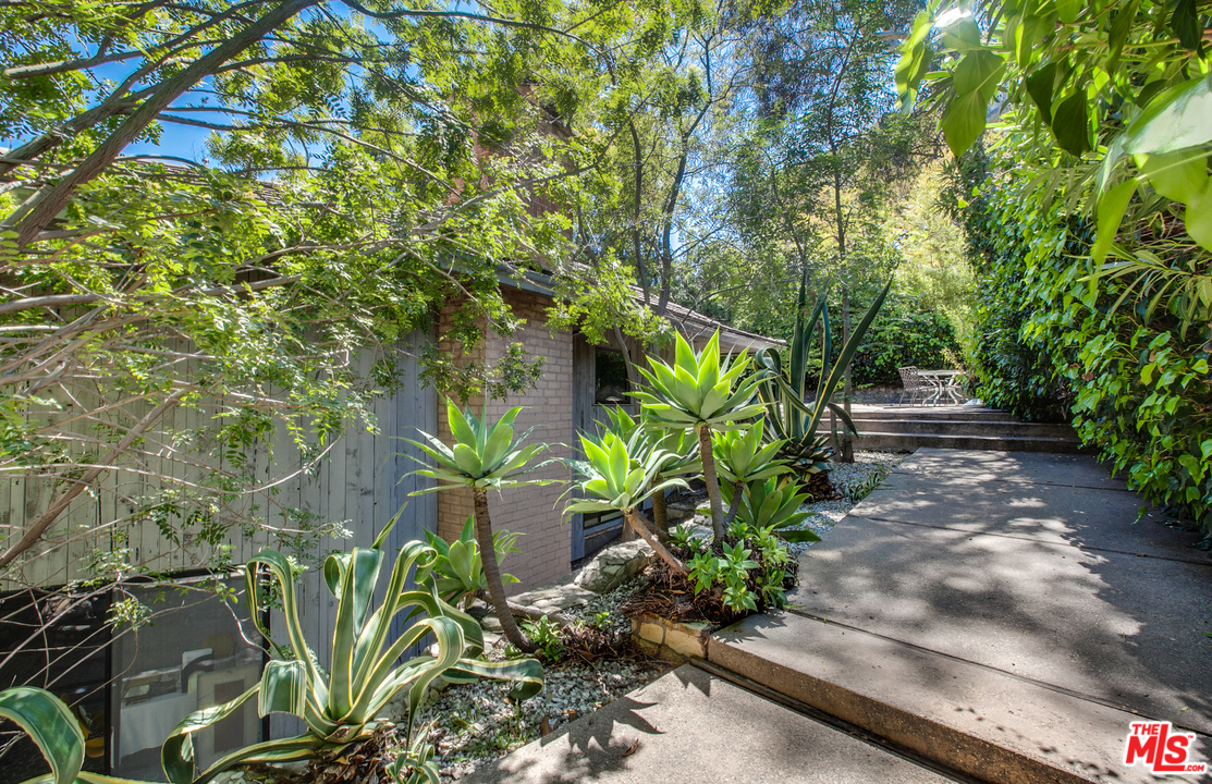 10606 Chalon Road Los Angeles, CA 90077 - Photo 28 of 34