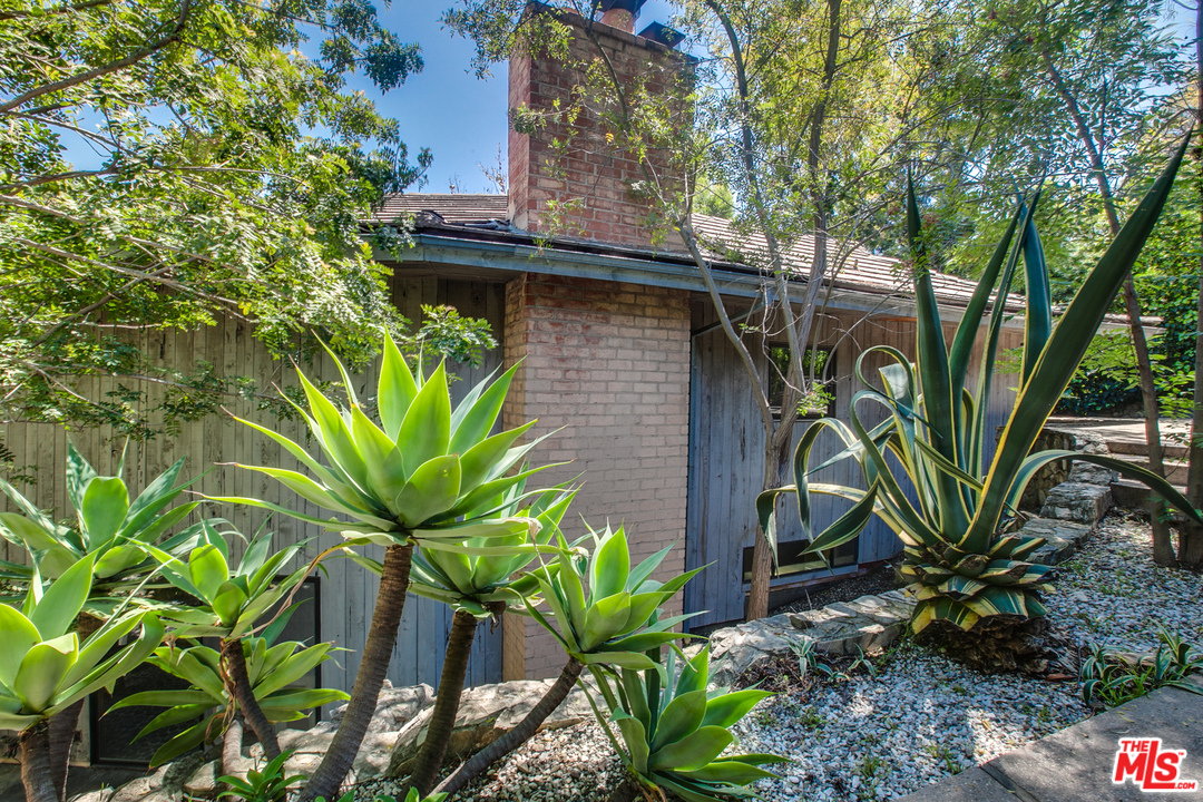 10606 Chalon Road Los Angeles, CA 90077 - Photo 29 of 34