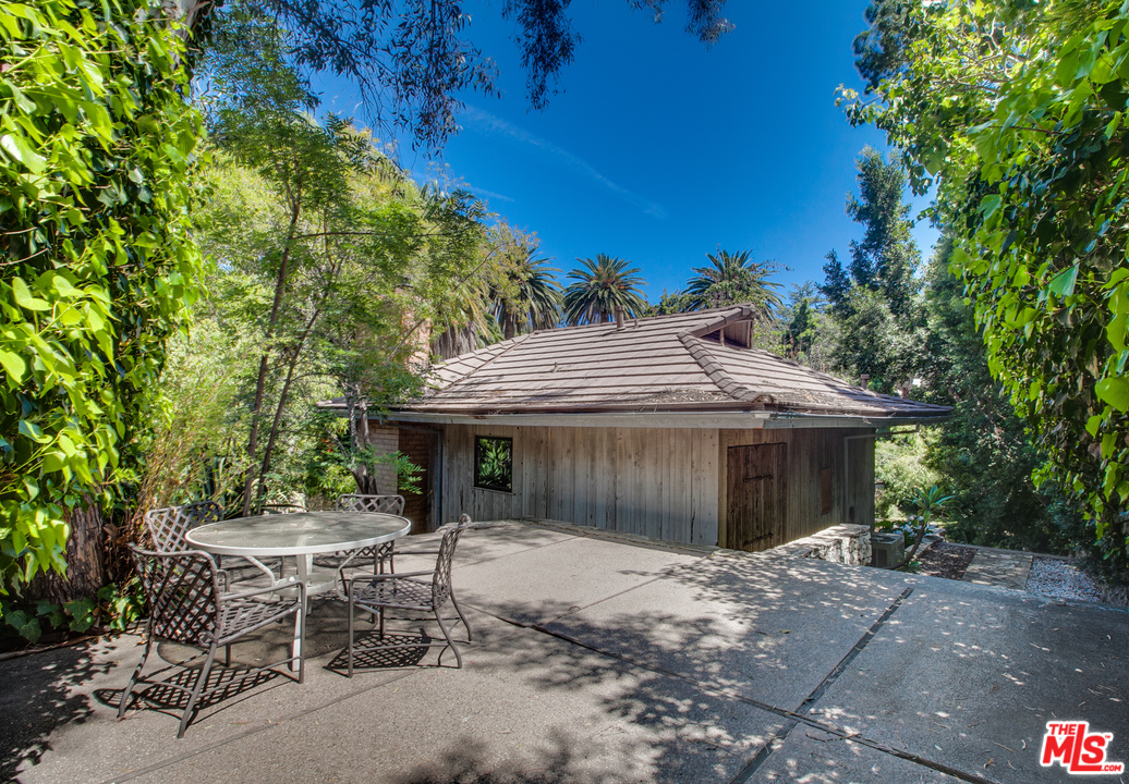 10606 Chalon Road Los Angeles, CA 90077 - Photo 30 of 34