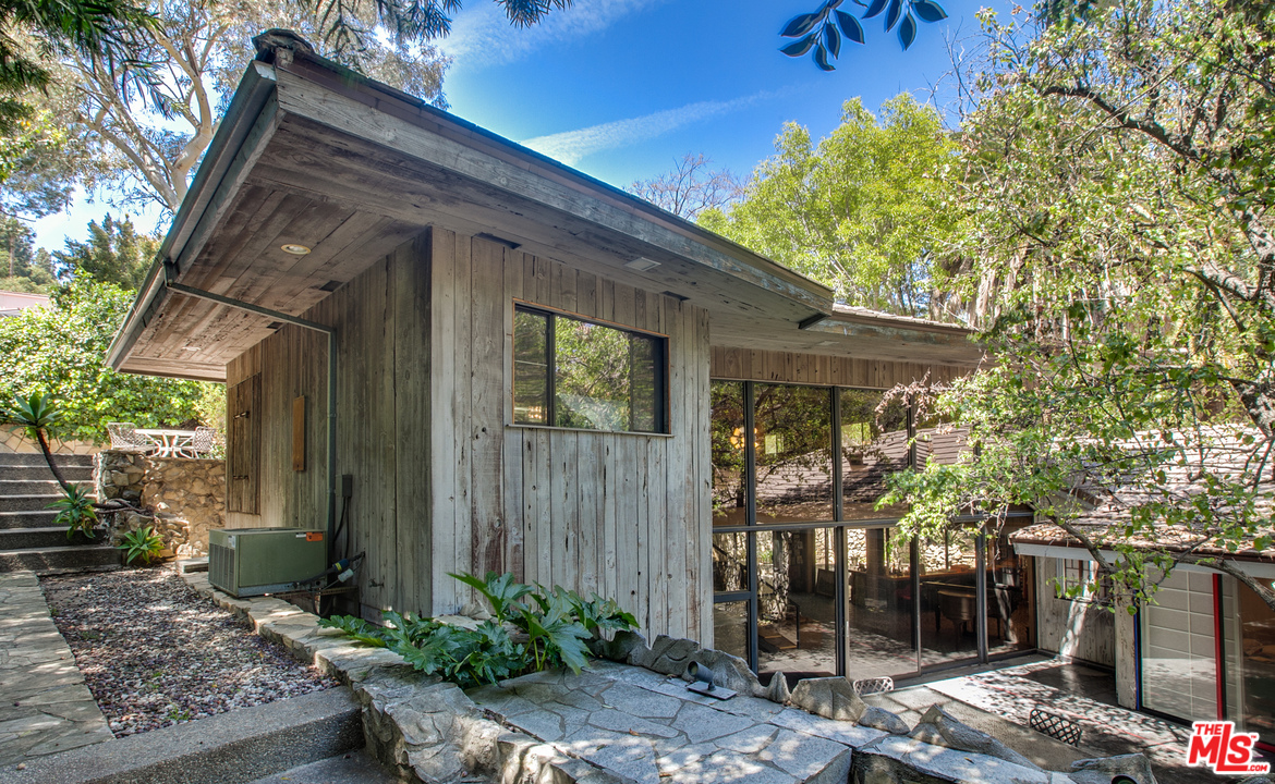 10606 Chalon Road Los Angeles, CA 90077 - Photo 32 of 34