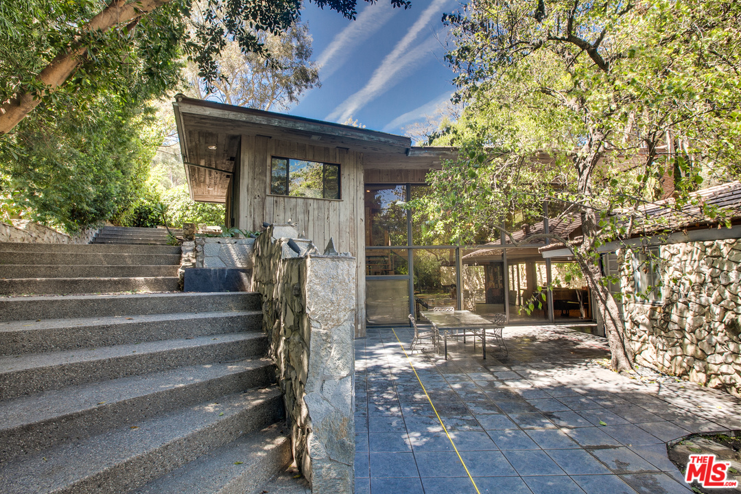 10606 Chalon Road Los Angeles, CA 90077 - Photo 33 of 34