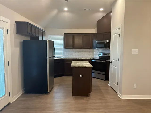 $2,050 | 2834 Messenger Way, Bryan, TX 77803