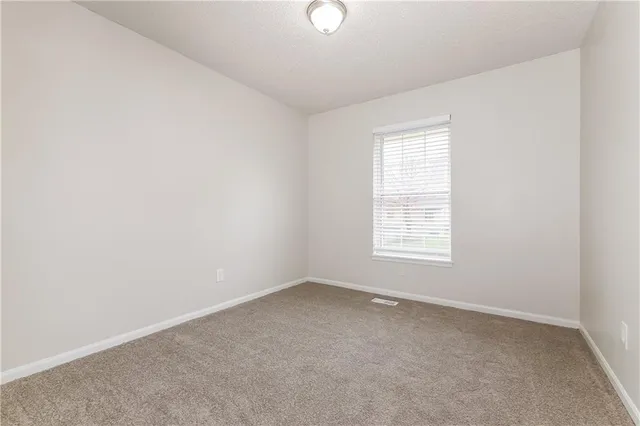 $2,360 | 10423 North Cherry Drive, Kansas City, MO 64155