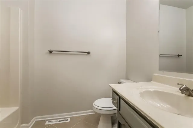 $2,360 | 10423 North Cherry Drive, Kansas City, MO 64155