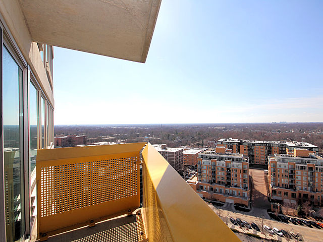 1720 Maple Avenue, Unit 1880 Evanston, IL 60201 - Photo 9 of 15 a view of city with ocean