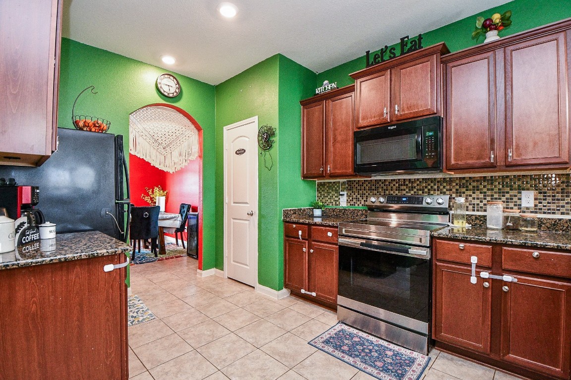 9803 Garnet Grove Drive Rosharon, TX 77583 - Photo 15 of 34