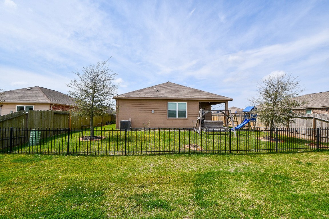 9803 Garnet Grove Drive Rosharon, TX 77583 - Photo 28 of 34